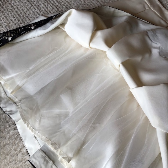 Lace trimmed knee length skirt - Picture 3 of 3